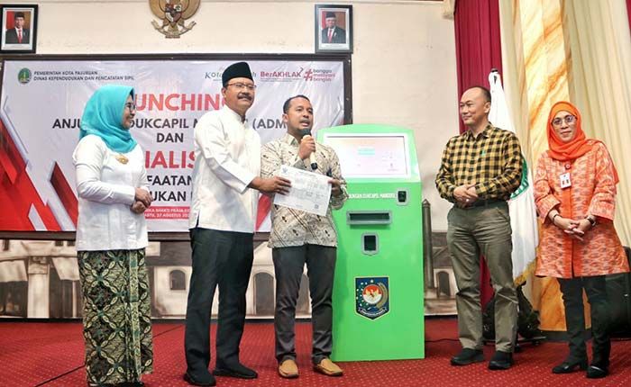 Wali Kota Pasuruan Launching ADM, Masyarakat Bisa Urus Dokumen Kependudukan Secara Mandiri