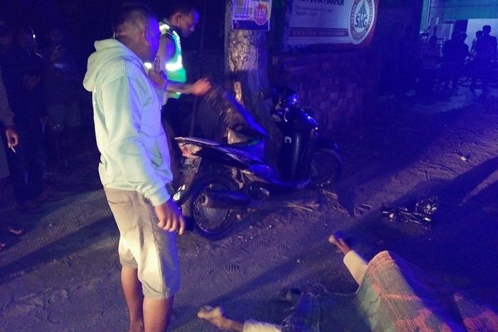 Hendak Salip Mobil, Lansia di Kediri Tewas Terlindas Truk hingga Kepala Hancur, Sopir Kabur Hendak Salip Mobil, Lansia di Kediri Tewas Terlindas Truk hingga Kepala Hancur, Sopir Kabur