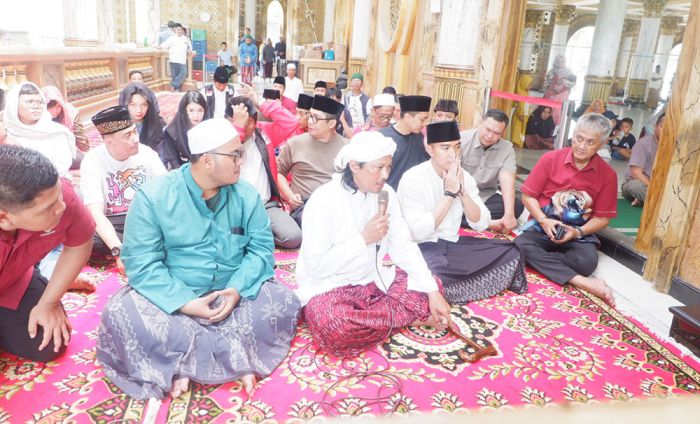 Kunjungan ke Bangkalan, Kaesang Ziarah ke Makam Syaikhona Kholil hingga Futsal Kunjungan ke Bangkalan, Kaesang Ziarah ke Makam Syaikhona Kholil hingga Futsal