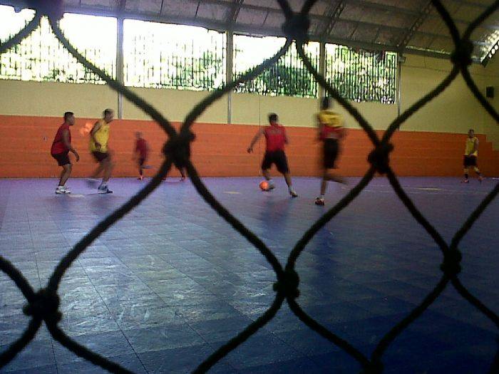 Jaga Stamina, Brimob Bojonegoro Olahraga Futsal Bareng Jurnalis