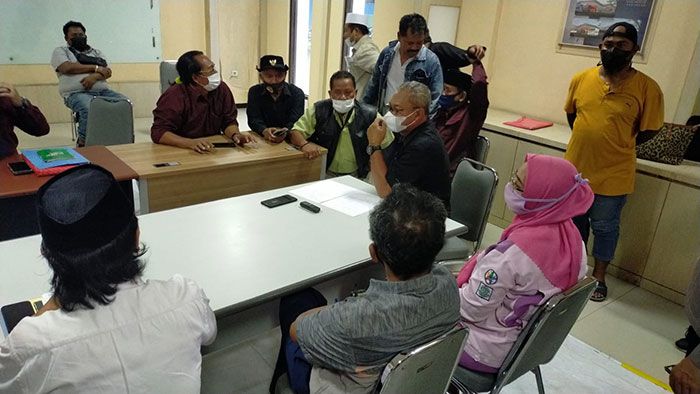 Diundang untuk Boikot Pengelola Limbah, LSM Pantura Bersatu Geruduk Desa Pekoren Pasuruan Diundang untuk Boikot Pengelola Limbah, LSM Pantura Bersatu Geruduk Desa Pekoren Pasuruan