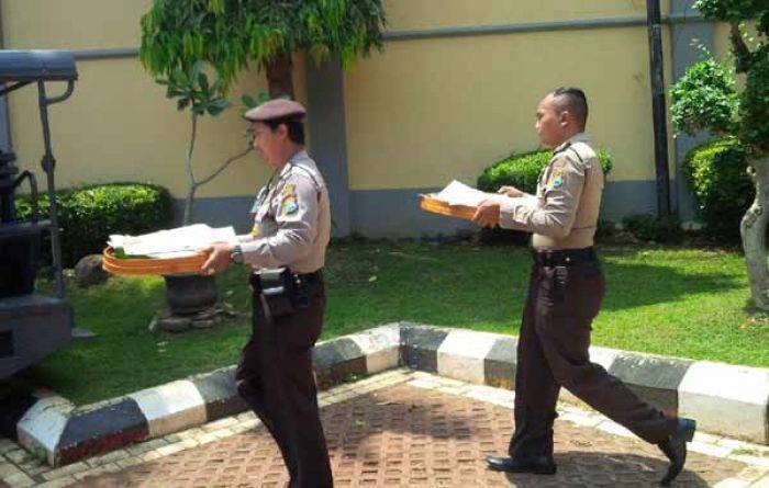 Rayakan Hari Jadi Tuban, Belasan Karyawan PLN Tuban Keracunan Usai Makan Tumpeng Rayakan Hari Jadi Tuban, Belasan Karyawan PLN Tuban Keracunan Usai Makan Tumpeng