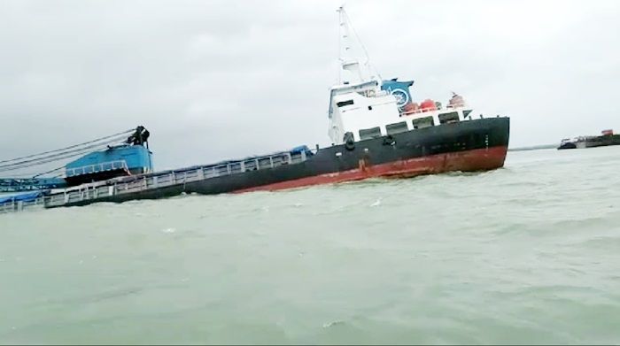 Sesper PG: KM Cantika Persada yang Tenggelam Muat Pupuk Subsidi Tujuan Pontianak Sesper PG: KM Cantika Persada yang Tenggelam Muat Pupuk Subsidi Tujuan Pontianak