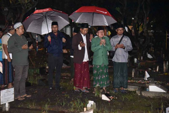 Jelang Relokasi Makam Terdampak Frontage Road Sidoarjo, Warga Waru Gelar Istighotsah Jelang Relokasi Makam Terdampak Frontage Road Sidoarjo, Warga Waru Gelar Istighotsah