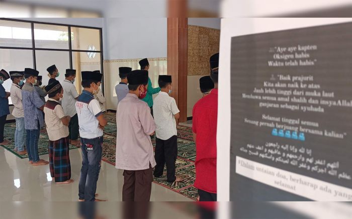 Sholat Ghaib dan Doa dari Siswa-siswi MI di Kediri Untuk Pahlawan Nanggala 402 Sholat Ghaib dan Doa dari Siswa-siswi MI di Kediri Untuk Pahlawan Nanggala 402