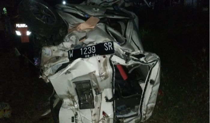 Daihatsu Sigra Dihantam KA Kertanegara, Ringsek Nyaris Tak Berbentuk, 1 Meninggal Daihatsu Sigra Dihantam KA Kertanegara, Ringsek Nyaris Tak Berbentuk, 1 Meninggal