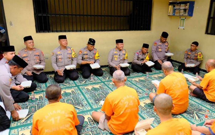 Kapolres Ngawi Buka Puasa Bersama Tahanan