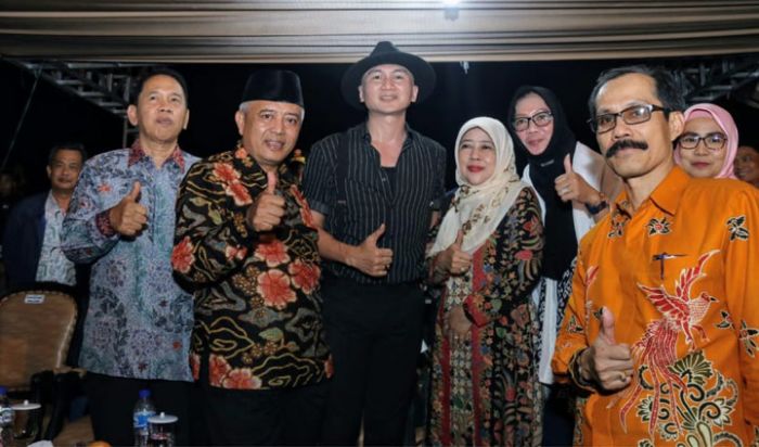 Plt. Bupati Malang dan Anji Tutup Expo 2019 Plt. Bupati Malang dan Anji Tutup Expo 2019