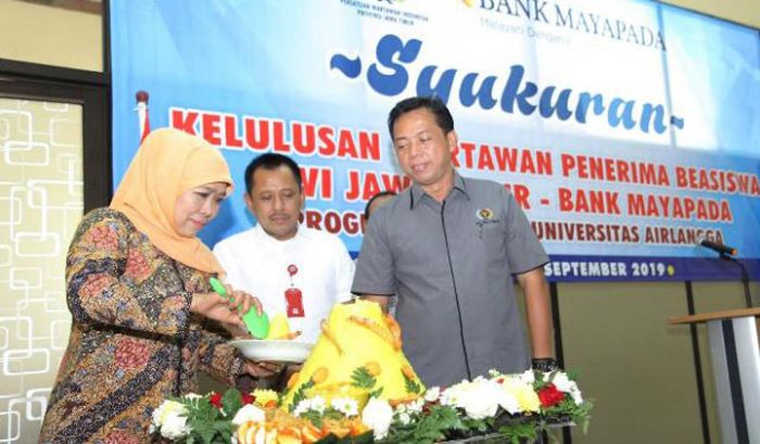 Khofifah Ajak Wartawan dan Media Beriringan Membangun Jawa Timur Khofifah Ajak Wartawan dan Media Beriringan Membangun Jawa Timur