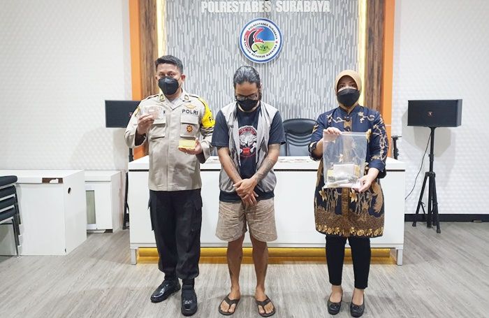 Transaksi Ganja Melalui Instagram, Warga Sidoarjo Diringkus Satresnarkoba Polrestabes Surabaya Transaksi Ganja Melalui Instagram, Warga Sidoarjo Diringkus Satresnarkoba Polrestabes Surabaya