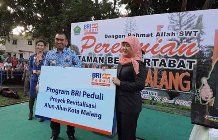Revitalisasi Alun-alun Kota Malang Disambut Antusias Warga Revitalisasi Alun-alun Kota Malang Disambut Antusias Warga