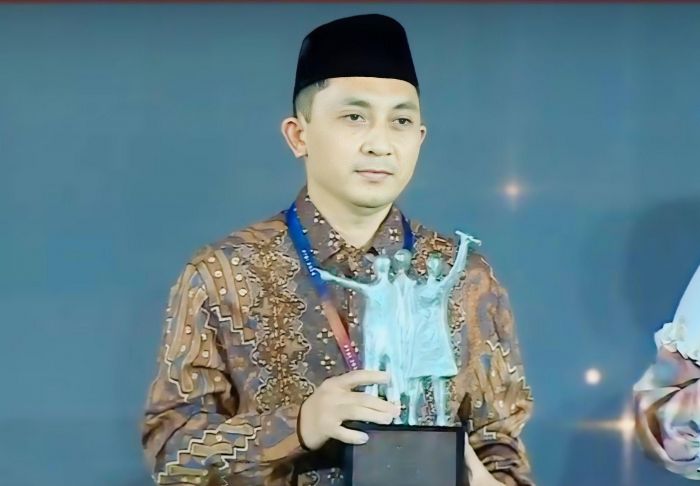 Guru Besar ITS Raih Penghargaan di Ajang BI Awards 2024 Guru Besar ITS Raih Penghargaan di Ajang BI Awards 2024