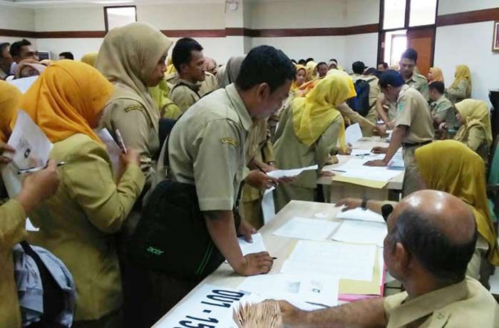 Dorong Motivasi Mengajar, Pemkab Pasuruan Naikkan Insentif Ratusan Guru Honorer K2 Dorong Motivasi Mengajar, Pemkab Pasuruan Naikkan Insentif Ratusan Guru Honorer K2