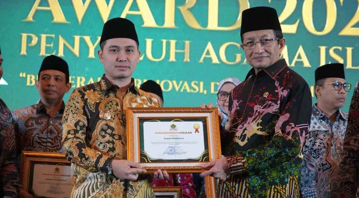 Bupati Mojokerto Terima Penais Award 2025