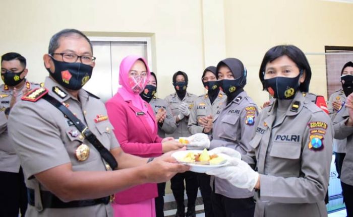 Peringatan HUT Polwan ke-72, Kapolresta Sidoarjo Lecut Semangat untuk Berprestasi Peringatan HUT Polwan ke-72, Kapolresta Sidoarjo Lecut Semangat untuk Berprestasi