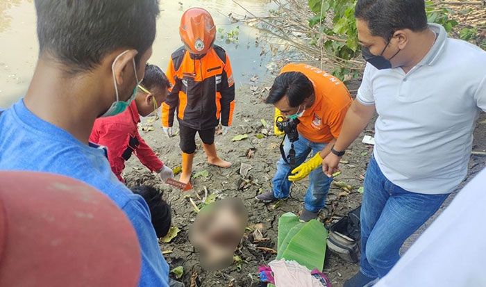 Mayat Balita di Sungai Ngotok Ring Kanal Jombang Gegerkan Warga Sekitar Mayat Balita di Sungai Ngotok Ring Kanal Jombang Gegerkan Warga Sekitar