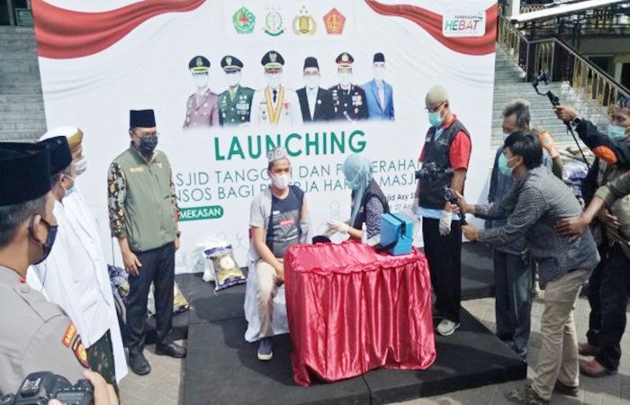 Bupati Baddrut Tamam Launching Masjid Tangguh Bencana Covid-19 Tepat di Hari Jumat Bupati Baddrut Tamam Launching Masjid Tangguh Bencana Covid-19 Tepat di Hari Jumat