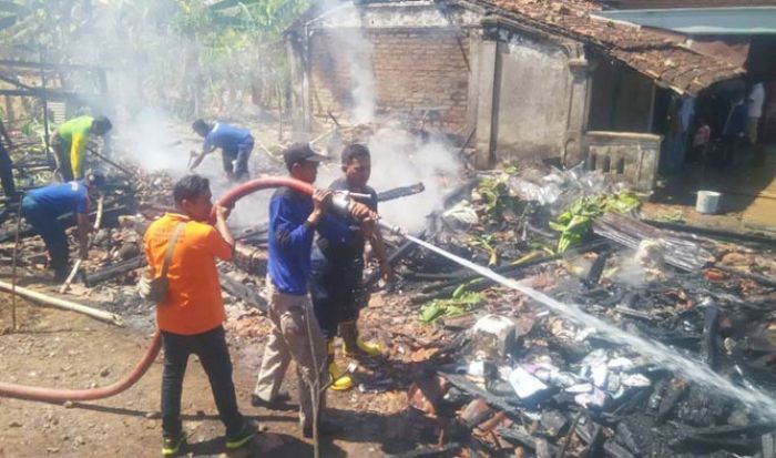 Kebekaran Lahap Dapur, Mobil, dan Musala di Pamekasan Kebekaran Lahap Dapur, Mobil, dan Musala di Pamekasan