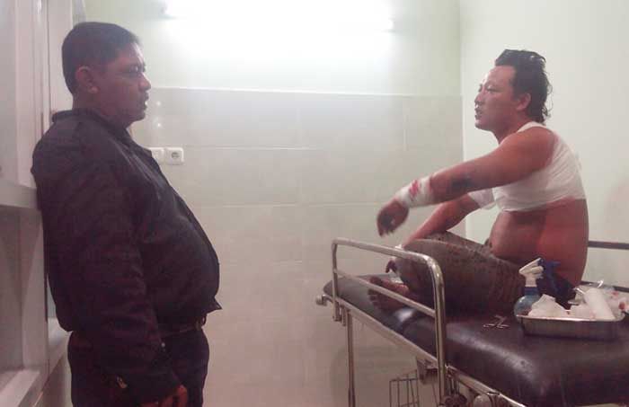 Apel ke Rumah Istri Orang, Pria Beranak Dua ini Dapet Sabetan Celurit Apel ke Rumah Istri Orang, Pria Beranak Dua ini Dapet Sabetan Celurit