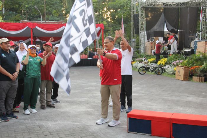 Peringati HUT RI ke-79, Dinas Pendidikan Jawa Timur Gelar Jalan Sehat Peringati HUT RI ke-79, Dinas Pendidikan Jawa Timur Gelar Jalan Sehat