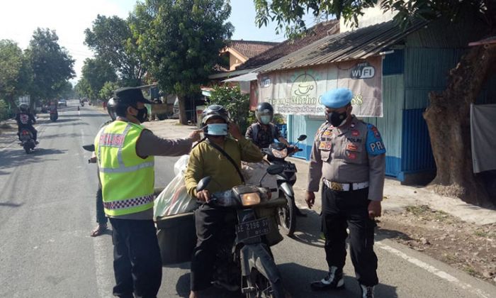 Tingkatkan Kedisiplinan Masyarakat, Polres Madiun Gelar Operasi Yustisi dan Bagi-Bagi Masker Tingkatkan Kedisiplinan Masyarakat, Polres Madiun Gelar Operasi Yustisi dan Bagi-Bagi Masker