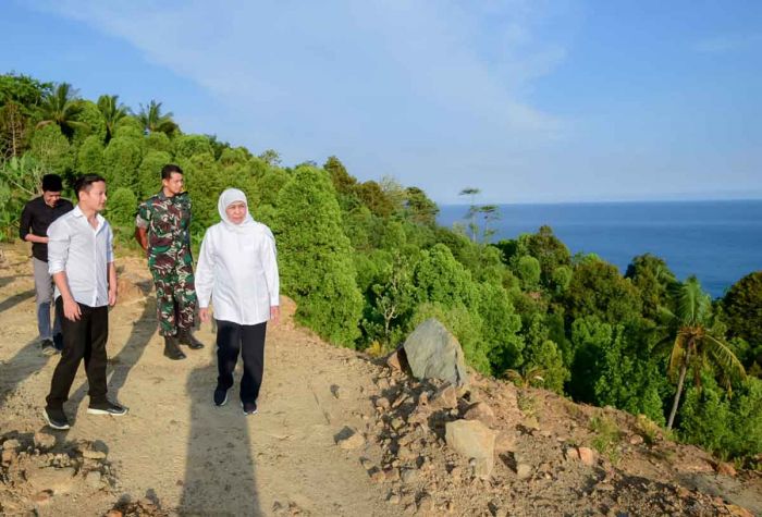Gubernur Khofifah Minta Pemkab Trenggalek Optimalkan Pesona Alam Pantai Selatan Jawa Gubernur Khofifah Minta Pemkab Trenggalek Optimalkan Pesona Alam Pantai Selatan Jawa