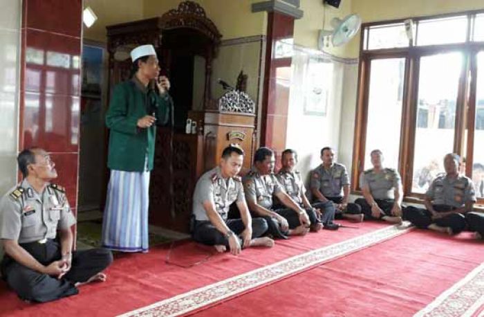 Anggota Polres Pasuruan Rutin Ikuti Pembinaan Mental Tiap Minggu Anggota Polres Pasuruan Rutin Ikuti Pembinaan Mental Tiap Minggu