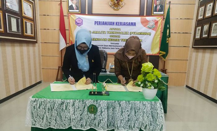 Teken Perjanjian, BPR Jwalita dan Kejari Trenggalek Jalin Kerja Sama di Bidang Perdata dan TUN Teken Perjanjian, BPR Jwalita dan Kejari Trenggalek Jalin Kerja Sama di Bidang Perdata dan TUN