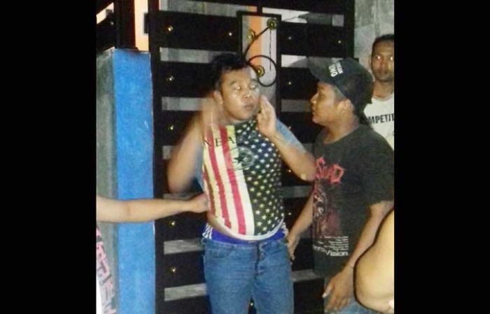 Maling Spesialis Kotak Amal di Perum Wisma Sarinadi Sidoarjo Ditangkap Warga Maling Spesialis Kotak Amal di Perum Wisma Sarinadi Sidoarjo Ditangkap Warga
