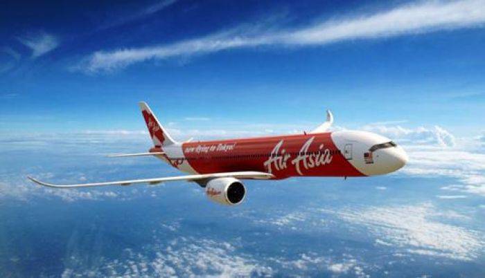 Pramugari AirAsia Disiram Air Panas, Pilot Belokkan Pesawat ke Bandara 
