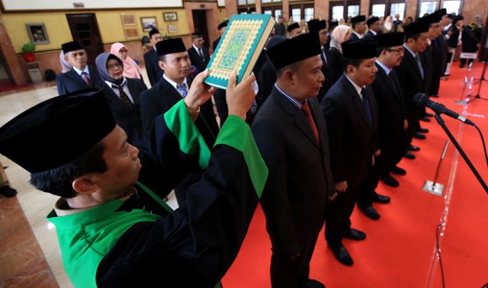 Mutasi Pejabat, Wali Kota Risma Ingatkan untuk Menjaga Amanat Masyarakat Mutasi Pejabat, Wali Kota Risma Ingatkan untuk Menjaga Amanat Masyarakat