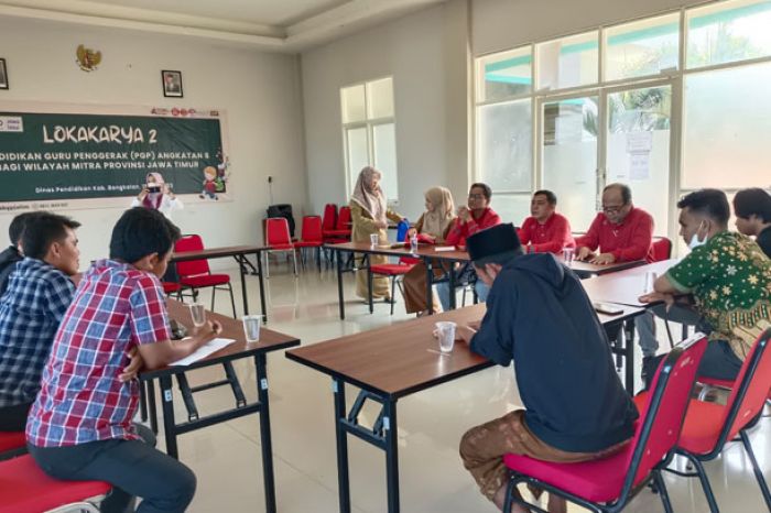 Kerap Bolos Ngantor, Wali Murid Desak Kepsek SMPN 2 Geger Dipindah Kerap Bolos Ngantor, Wali Murid Desak Kepsek SMPN 2 Geger Dipindah