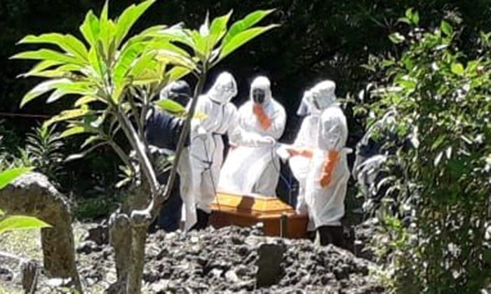 Meninggal di RSUD Bojonegoro, Korban Covid-19 Asal Surabaya Dimakamkan di Kanor Meninggal di RSUD Bojonegoro, Korban Covid-19 Asal Surabaya Dimakamkan di Kanor