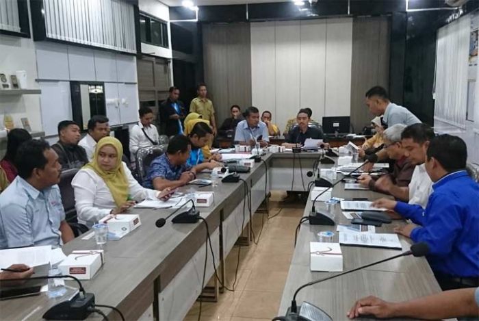 Sekber Buruh Tuntut 49 Perusahaan di Gresik Berlakukan UMSK Sekber Buruh Tuntut 49 Perusahaan di Gresik Berlakukan UMSK
