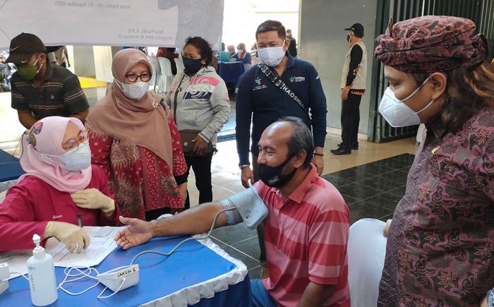 Nasdem Gelar Vaksinasi Massal di GOR Jayabaya Kota Kediri, Diikuti 1.000 Peserta Nasdem Gelar Vaksinasi Massal di GOR Jayabaya Kota Kediri, Diikuti 1.000 Peserta