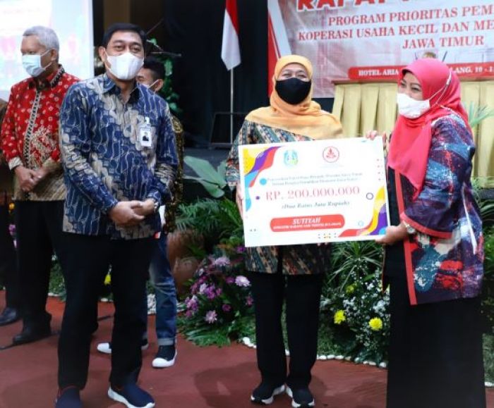 Di Jatim ada 22.834 Koperasi Aktif dan 9,78 Juta UMKM, Khofifah Minta Diberi Akses dan Dipercepat Di Jatim ada 22.834 Koperasi Aktif dan 9,78 Juta UMKM, Khofifah Minta Diberi Akses dan Dipercepat