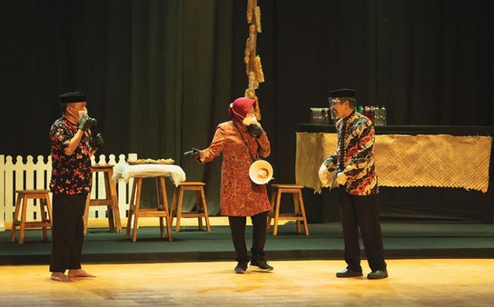 Jadi Bintang Tamu, Wali Kota Risma Main Ludruk Virtual Bareng Kartolo dan Kirun Jadi Bintang Tamu, Wali Kota Risma Main Ludruk Virtual Bareng Kartolo dan Kirun