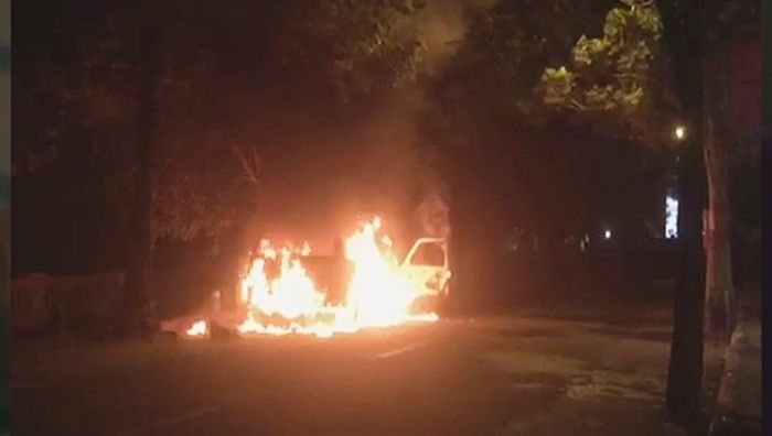 ​Mobil Pemudik Terbakar di Jombang, Dua Bocah Nyaris Jadi Korban 