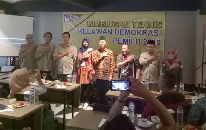 55 Relawan Demokrasi Diberi Pembekalan Oleh KPU Sidoarjo, Apa Saja Tugasnya? 55 Relawan Demokrasi Diberi Pembekalan Oleh KPU Sidoarjo, Apa Saja Tugasnya?