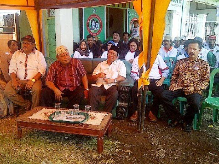 Mantan Ketua DPRD Jatim Berorasi di Deklarasi Tim Jokowi - JK Mantan Ketua DPRD Jatim Berorasi di Deklarasi Tim Jokowi - JK