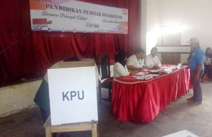 KPU Kota Blitar Beri Pengetahuan Cara Pencoblosan Penyandang Gangguan Mental KPU Kota Blitar Beri Pengetahuan Cara Pencoblosan Penyandang Gangguan Mental