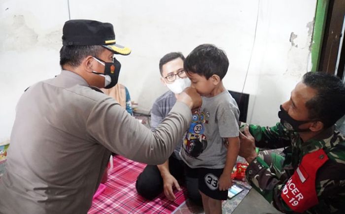 Kapolresta Sidoarjo Besuk Bocah dengan Penyakit Langka di Tanggulangin Kapolresta Sidoarjo Besuk Bocah dengan Penyakit Langka di Tanggulangin