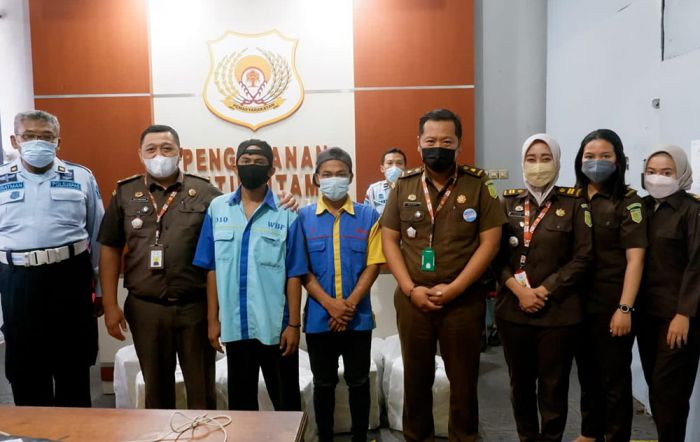 Kejari Berbagi 400 Paket Takjil di Rutan Kelas II B Nganjuk Kejari Berbagi 400 Paket Takjil di Rutan Kelas II B Nganjuk