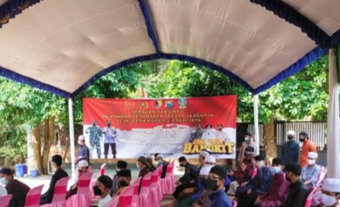 Kodim Ngawi Gelar Serbuan Vaksin Covid-19, Sasar Lingkungan Ponpes Kodim Ngawi Gelar Serbuan Vaksin Covid-19, Sasar Lingkungan Ponpes
