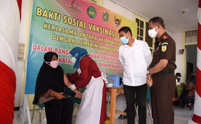 Peringati Hari Bhakti Adhyaksa ke-61, Wali Kota Kediri Tinjau Vaksinasi Covid-19 di Kejari Peringati Hari Bhakti Adhyaksa ke-61, Wali Kota Kediri Tinjau Vaksinasi Covid-19 di Kejari