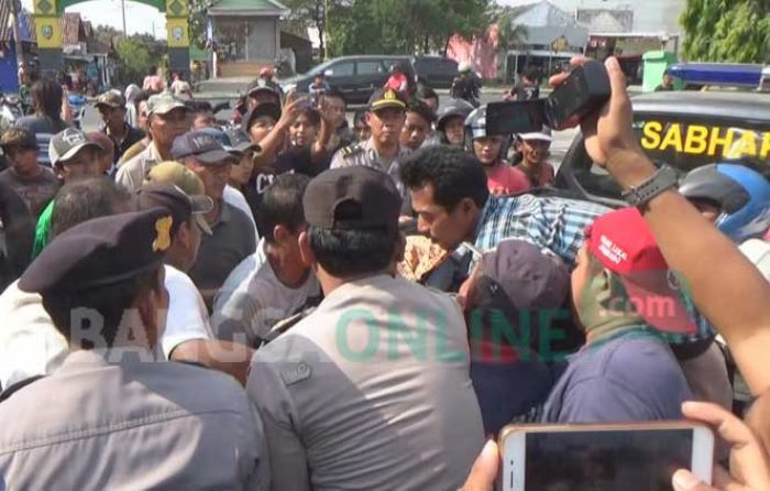 Warga Janti Jombang Ditemukan Meninggal di atas Becaknya di depan Samsat Warga Janti Jombang Ditemukan Meninggal di atas Becaknya di depan Samsat