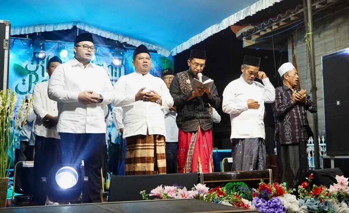 Peringati Maulid Nabi Muhammad, Mas Dhito Ajak Jamaah Berdoa untuk Kebaikan Kabupaten Kediri Peringati Maulid Nabi Muhammad, Mas Dhito Ajak Jamaah Berdoa untuk Kebaikan Kabupaten Kediri