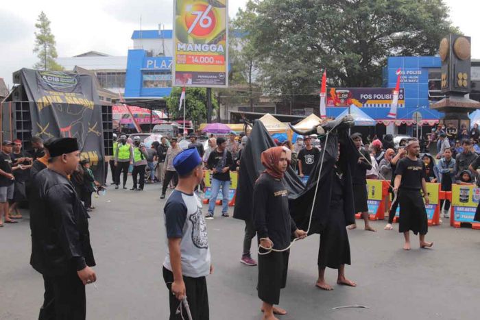 Polres Batu Terjunkan 310 Personel untuk Pengamanan Karnaval Bantengan Nuswantara 2023 Polres Batu Terjunkan 310 Personel untuk Pengamanan Karnaval Bantengan Nuswantara 2023