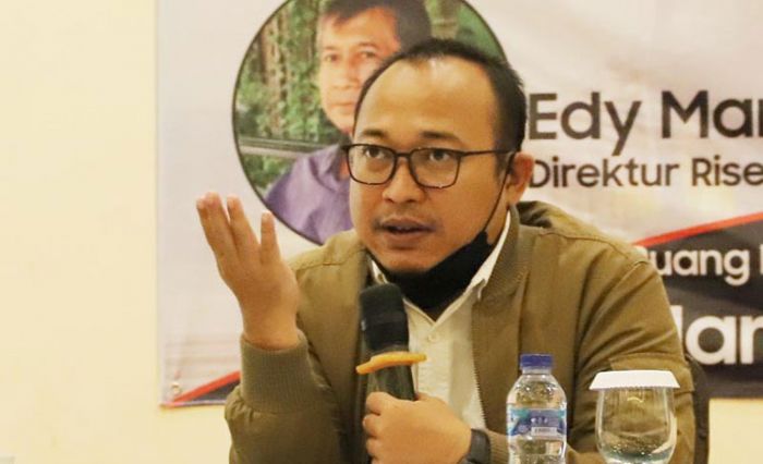 PD Kurang Diminati Milenial di Jatim, Pengamat: Emil Jarang Banget Pakai Jaket Demokrat PD Kurang Diminati Milenial di Jatim, Pengamat: Emil Jarang Banget Pakai Jaket Demokrat
