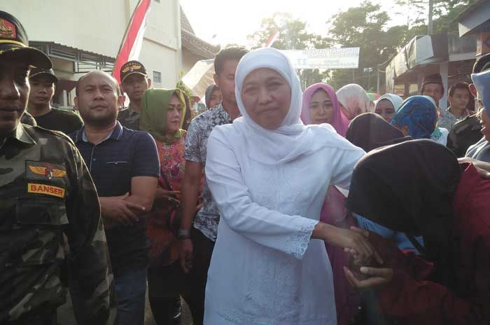 Khofifah Bantah Elektabilitasnya Turun: Itu Survei dari mana? Khofifah Bantah Elektabilitasnya Turun: Itu Survei dari mana?